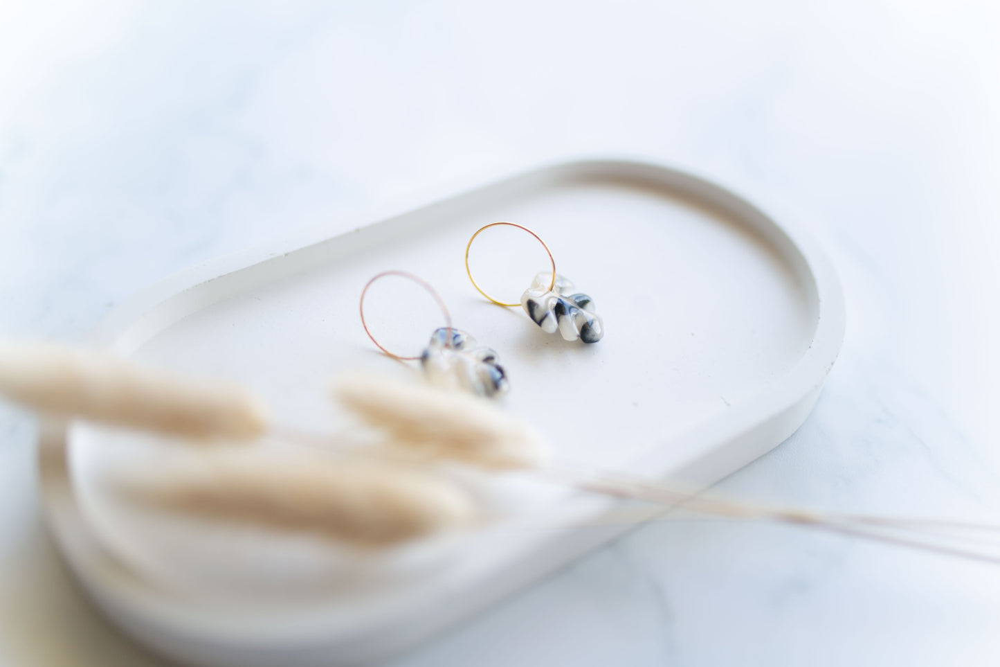 Clay earring | tortoise shell mini monstera hoops