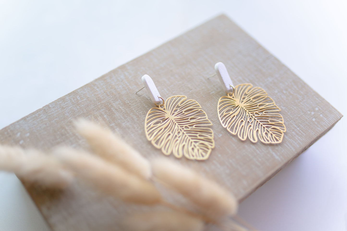 Clay earring | White Beachy Leaves | Beach Collection
