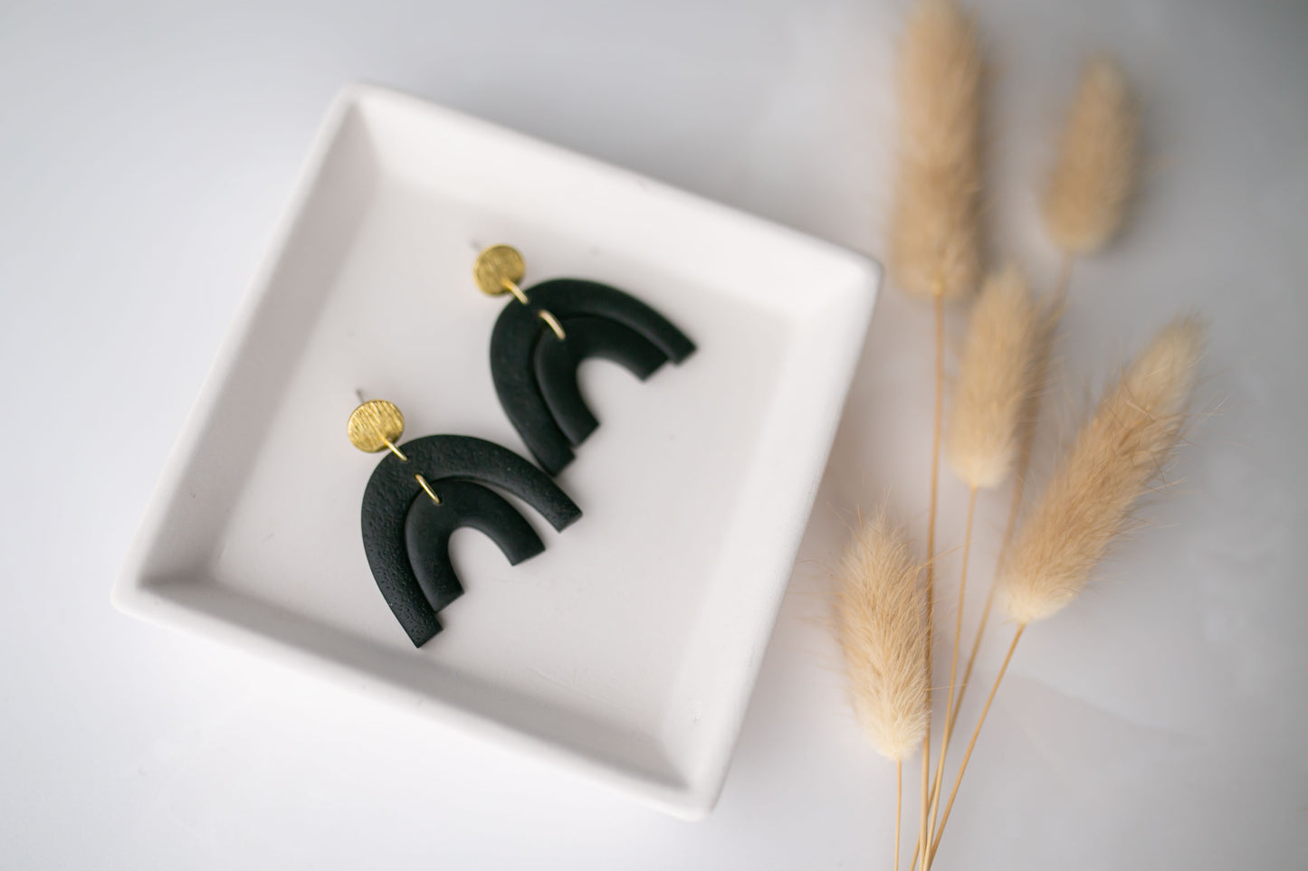 Clay earring | black arches | neutral collection