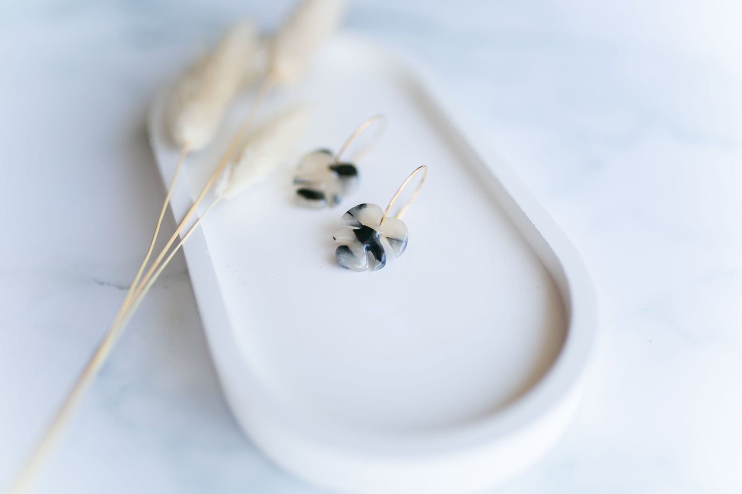 Clay earring | tortoise shell mini monstera hoops