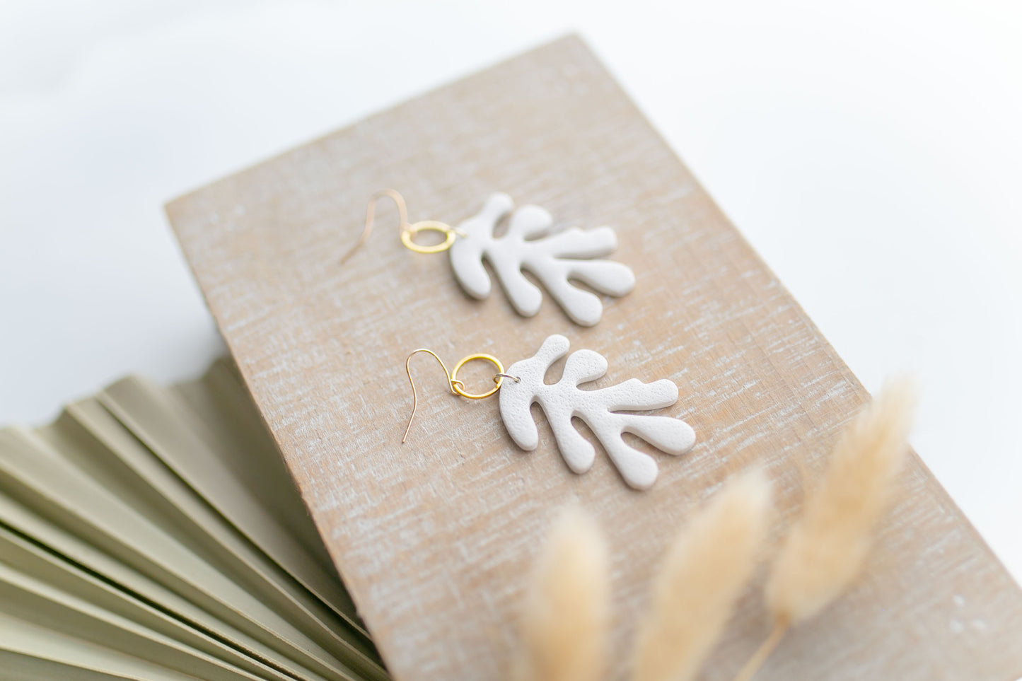 Clay earring | Cream Coral | Beach Collection