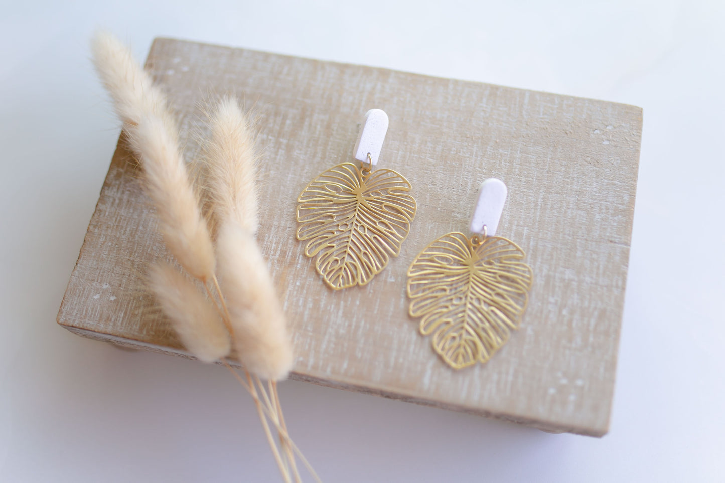 Clay earring | White Beachy Leaves | Beach Collection