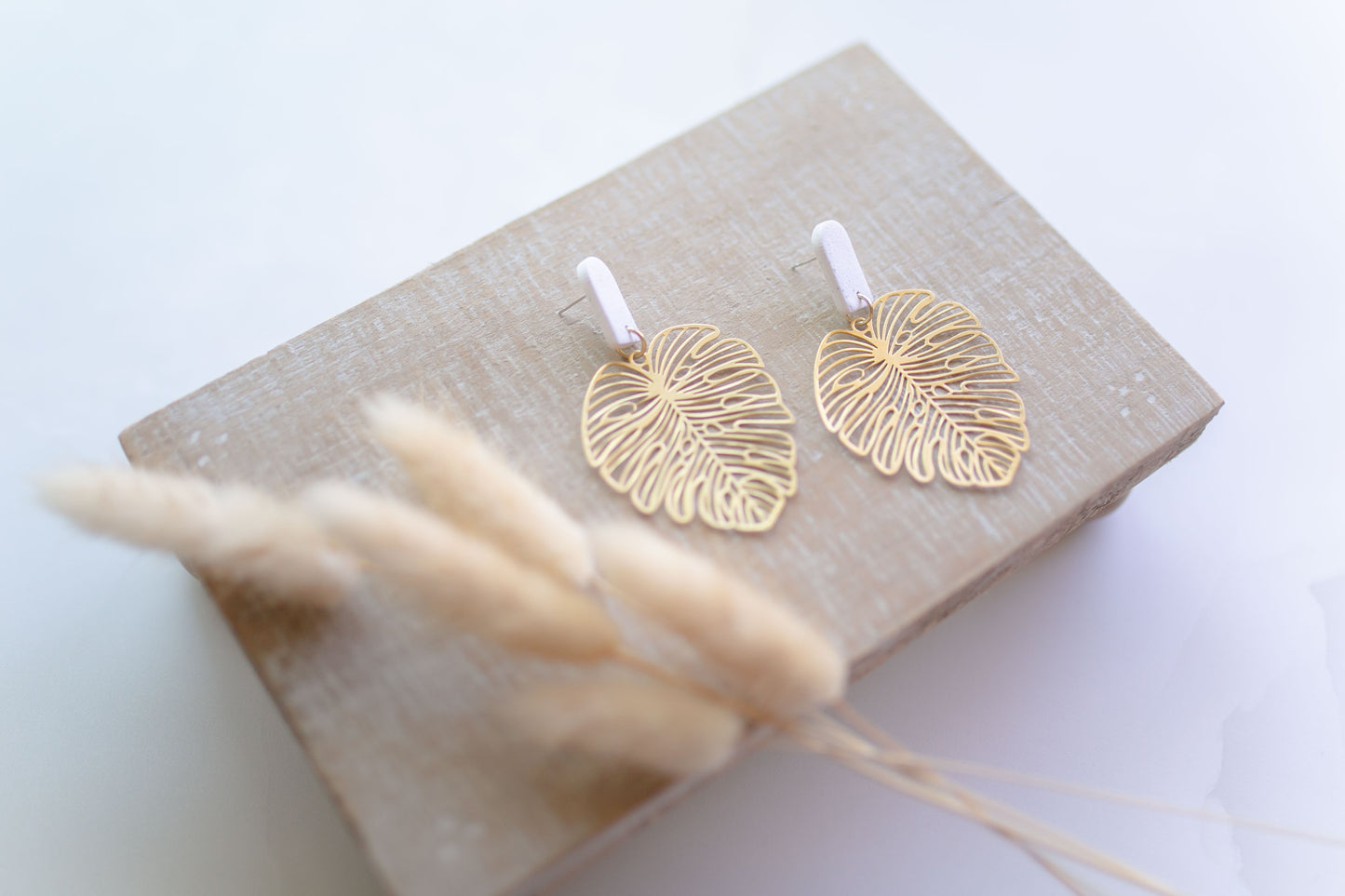 Clay earring | White Beachy Leaves | Beach Collection