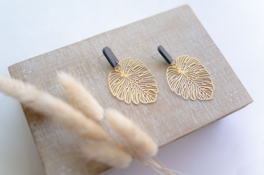 Clay earring | Black Beachy Leaves | Beach Collection