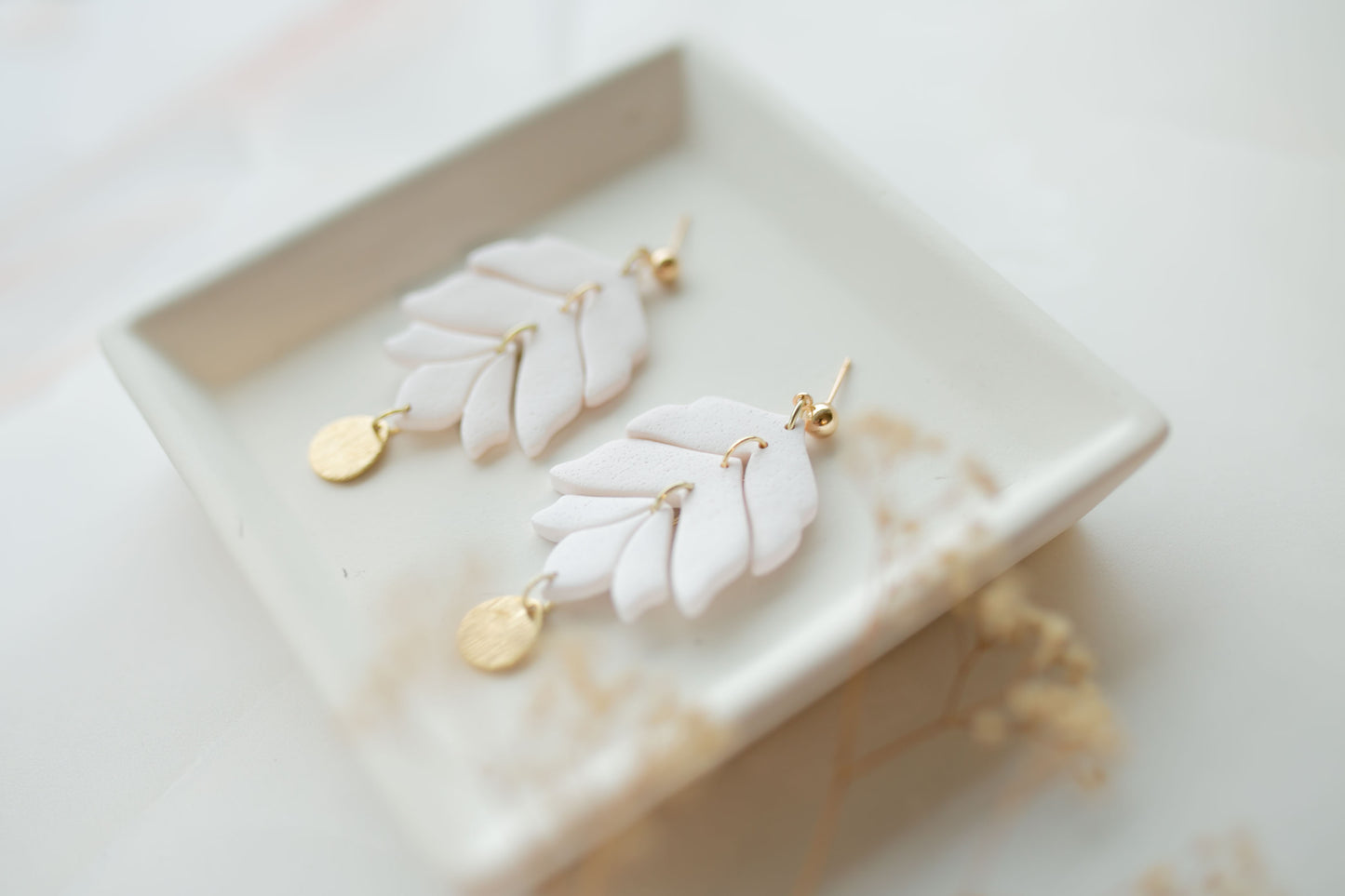 Clay earring | white leaves | pink collection