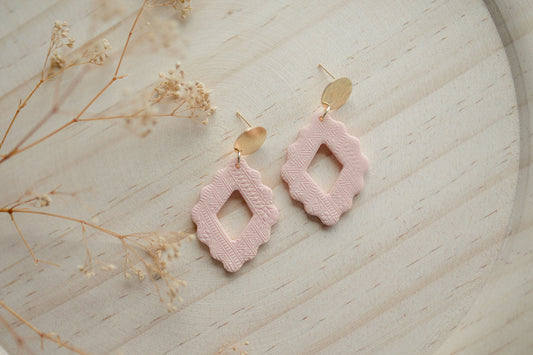 Clay earrings | light pink aztec