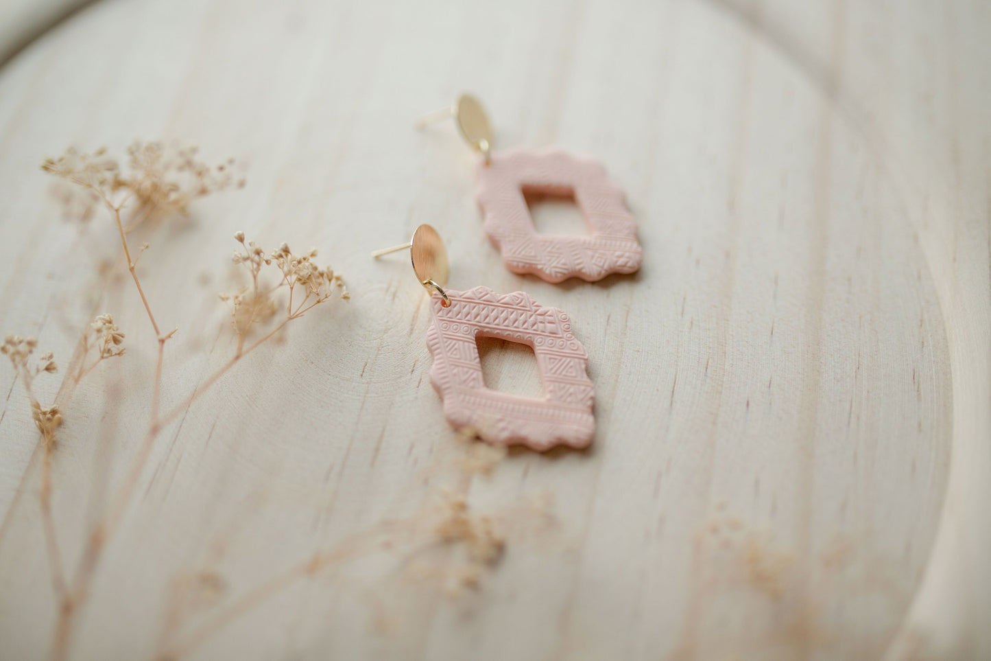 Clay earrings | light pink aztec