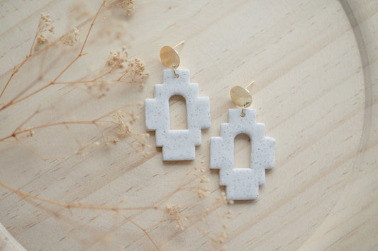 Clay earrings | light gray aztec