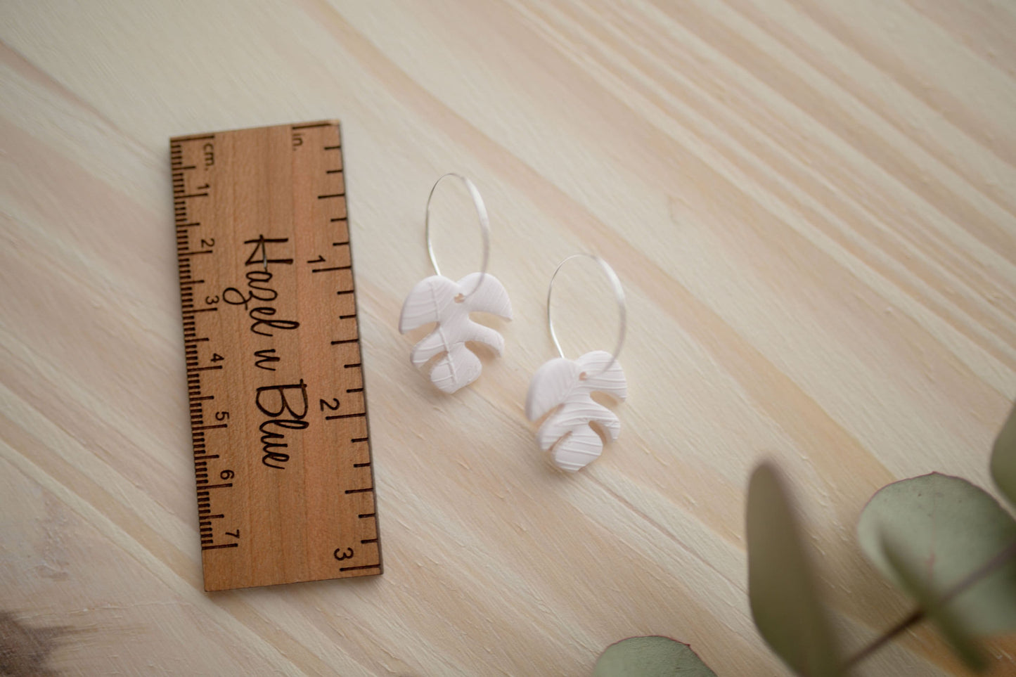 Clay earrings | white mini monstera