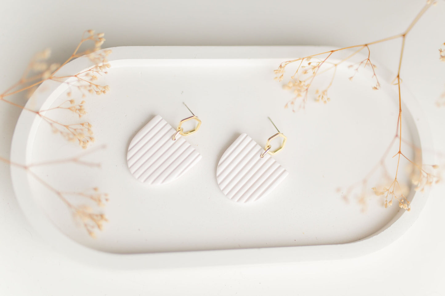 Clay earring | white