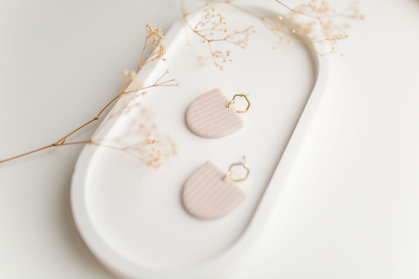 Clay earring | beige