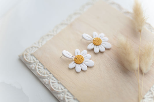 Clay earring | white daisy dangles