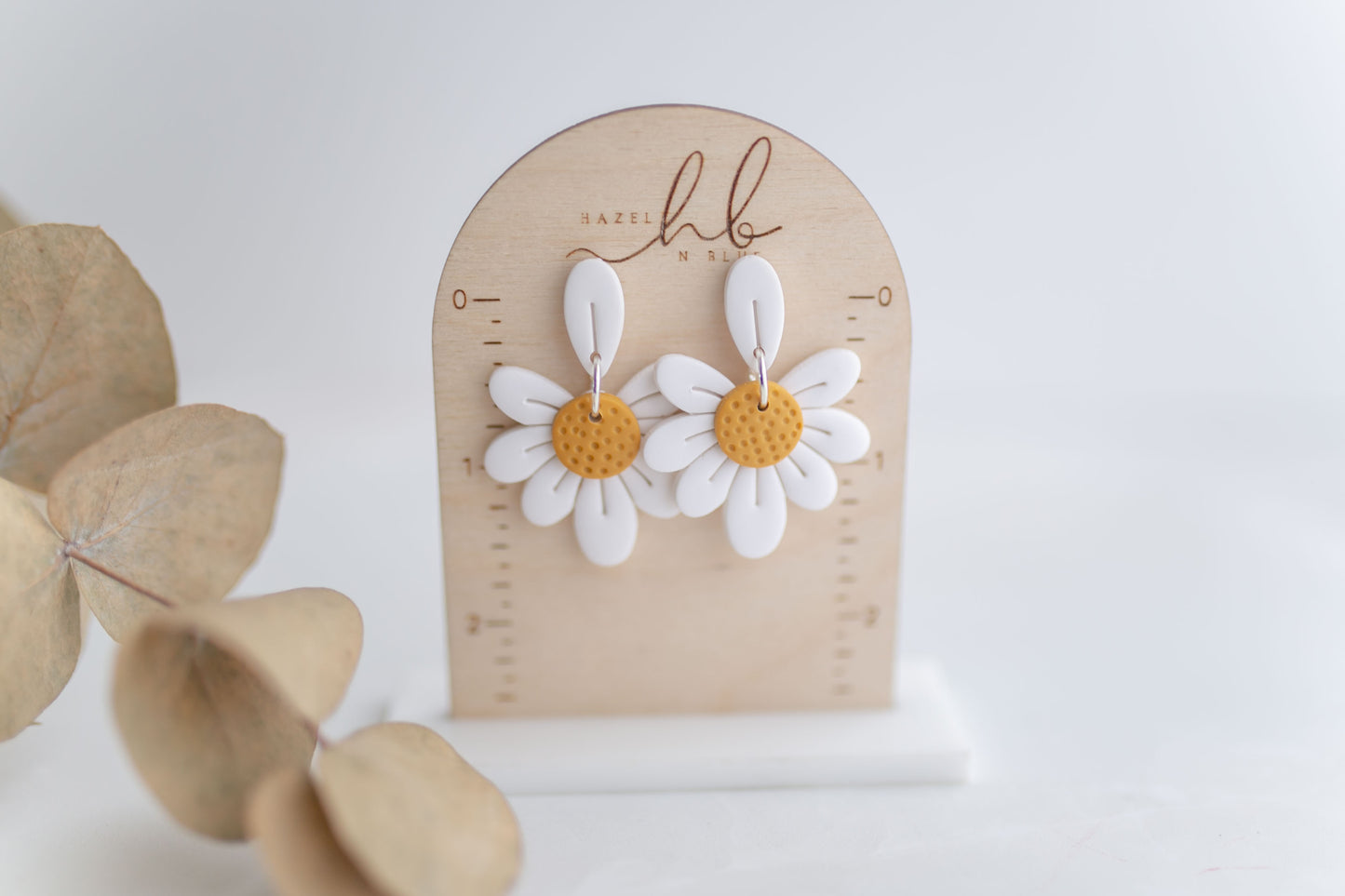 Clay earring | white daisy dangles