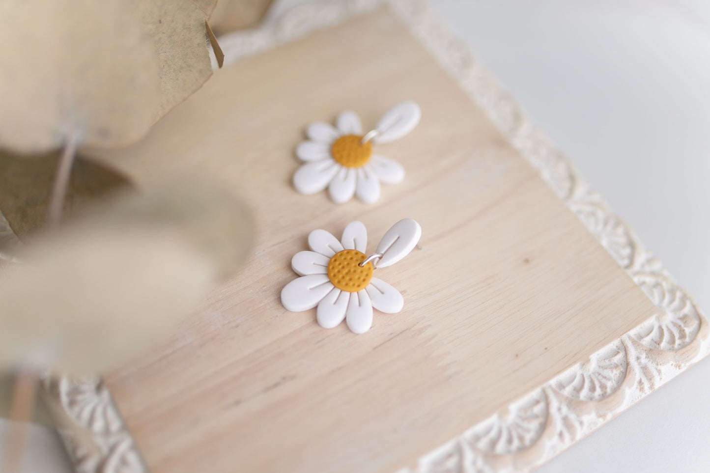 Clay earring | white daisy dangles