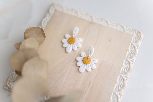 Clay earring | white daisy dangles